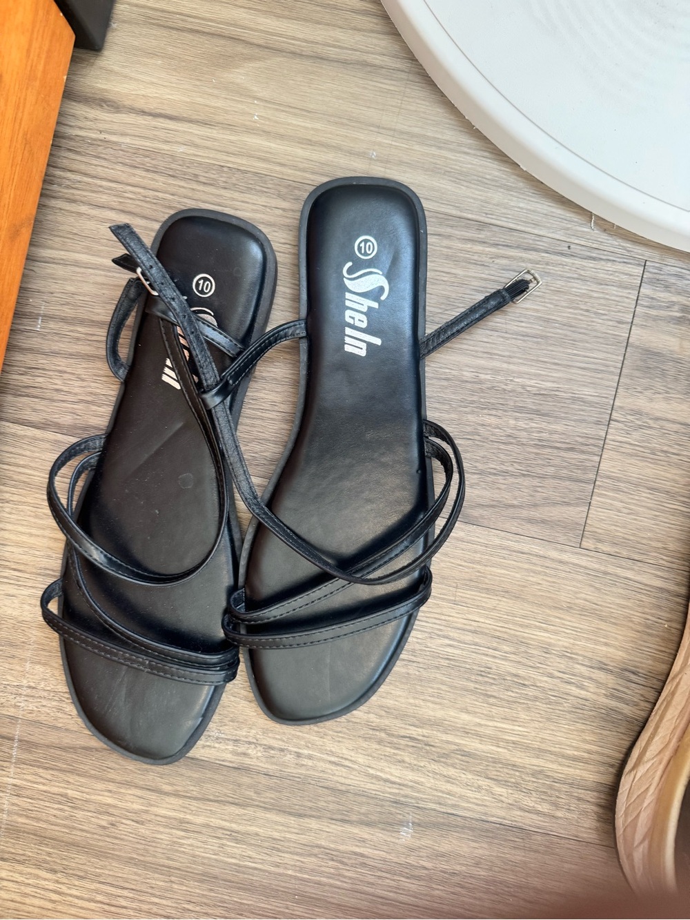 Stellah Women's Black Strappy Square-Toe Sandals